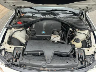 2013 BMW 3 Series 328i xDrive z VIN WBA3B5C52DF595266, wystawiony jako Copart lot #56255645 z przebiegiem 131 540 mil mil oraz Czysty tytuł • Clean title. Historia ofert i sprzedaży dostępna na DreamBid. Obrazek 7.