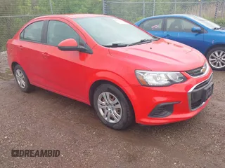 2017 Chevrolet Sonic LS z VIN 1G1JB5SH2H4141664, wystawiony jako IAAI lot #42378388 z przebiegiem 69 435 mil mil oraz . Historia ofert i sprzedaży dostępna na DreamBid. Obrazek 1.