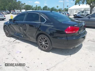 2013 Volkswagen Passat SE z VIN 1VWBP7A30DC043938, wystawiony jako IAAI lot #42411446 z przebiegiem 84 822 mil mil oraz . Historia ofert i sprzedaży dostępna na DreamBid. Obrazek 3.
