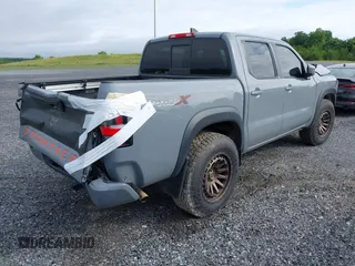 2022 Nissan Frontier SV z VIN 1N6ED1EJ0NN629038, wystawiony jako IAAI lot #41313351 z przebiegiem 98 234 mil mil oraz . Historia ofert i sprzedaży dostępna na DreamBid. Obrazek 4.