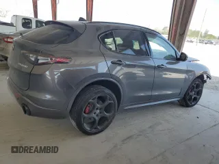 2024 Alfa Romeo Stelvio Ti z VIN ZASPAKBN5R7D80366, wystawiony jako Copart lot #54667015 z przebiegiem 9 254 mil mil oraz Nie do naprawy • Non repairable. Historia ofert i sprzedaży dostępna na DreamBid. Obrazek 3.