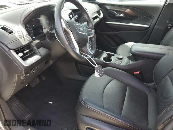 2021 GMC Terrain SLT z VIN 3GKALPEV9ML359613, wystawiony jako Copart lot #57420515 z przebiegiem 19 315 mil mil oraz Czysty tytuł • Clean title. Historia ofert i sprzedaży dostępna na DreamBid. Obrazek 7.