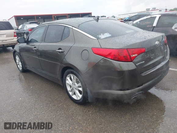 2013 Kia Optima EX z VIN 5XXGN4A79DG181719, wystawiony jako IAAI lot #42372478 z przebiegiem 166 410 mil mil oraz . Historia ofert i sprzedaży dostępna na DreamBid. Obrazek 3.
