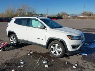 2019 Jeep Compass Latitude with VIN 3C4NJDBB5KT704564, listed as a IAAI auction lot 40768531 with 95,291 mi miles. Bid and sale history available at carsss.com. Image 1.