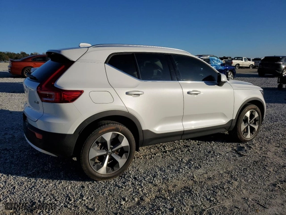 2023 Volvo XC40 Plus Bright Theme with VIN YV4L12UE1P2051871, listed as a Copart auction lot 81667774 with 13,730 mi miles and Salvage Title. Bid and sale history available at carsss.com. Image 3.