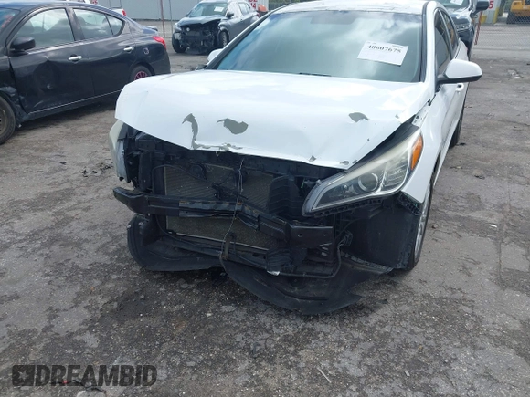 2017 Hyundai Sonata SE with VIN 5NPE24AF2HH572647, listed as a IAAI auction lot 40607675 with 117,259 mi miles and . Bid and sale history available at DreamBid. Image 6.