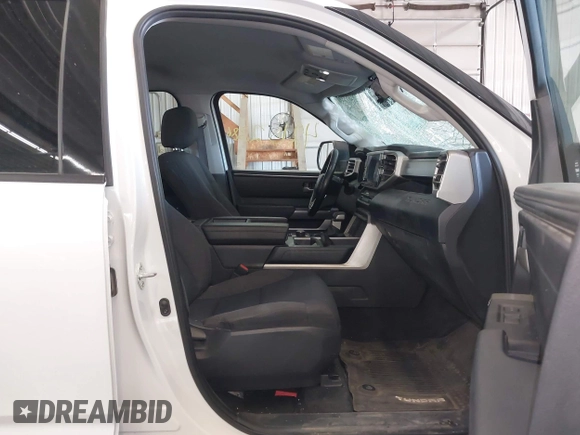 2022 Toyota Tundra SR5 с VIN 5TFLA5DBXNX029202, выставлен на аукционе IAAI как лот 42152386 с пробегом 61 454 миль миль и . История ставок и продаж доступна на DreamBid. Изображение 5.