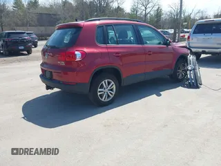 2015 Volkswagen Tiguan SE z VIN WVGBV7AX7FW056002, wystawiony jako IAAI lot #42122641 z przebiegiem 77 037 mil mil oraz . Historia ofert i sprzedaży dostępna na DreamBid. Obrazek 4.