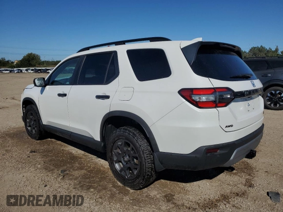 2024 Honda Pilot TrailSport with VIN 5FNYG1H65RB008641, listed as a Copart auction lot 73555804 with 8,186 mi miles and Salvage Title. Bid and sale history available at carsss.com. Image 2.