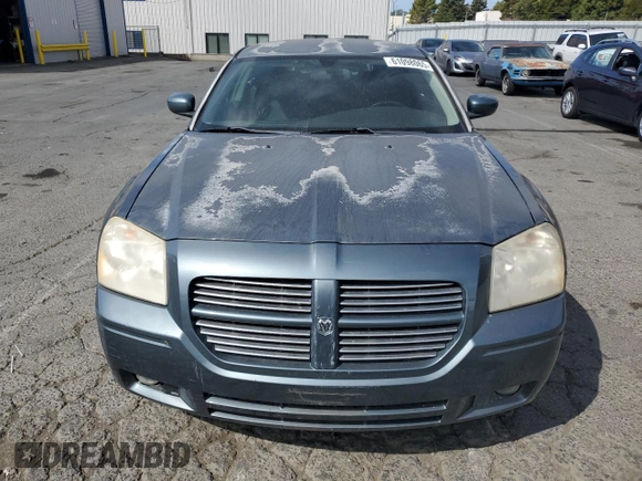 2005 Dodge Magnum RT z VIN 2D4GV58255H622666, wystawiony jako Copart lot #61098065 z przebiegiem 113 214 mil mil oraz Czysty tytuł • Clean title. Historia ofert i sprzedaży dostępna na DreamBid. Obrazek 5.