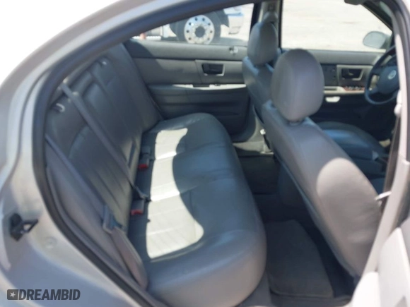 2005 Mercury Sable LS with VIN 1MEFM55S25A607510, listed as a IAAI auction lot 41956186 with 392,589 mi miles. Bid and sale history available at carsss.com. Image 8.