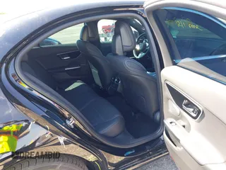 2024 Mercedes-Benz C 300 z VIN W1KAF4GB8RR219658, wystawiony jako IAAI lot #41864678 z przebiegiem 7933 mil mil oraz . Historia ofert i sprzedaży dostępna na DreamBid. Obrazek 8.