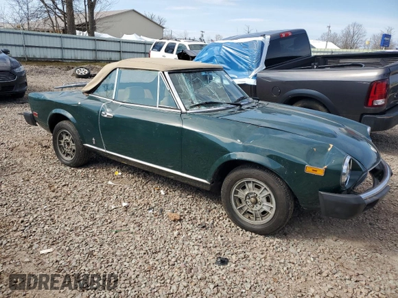 1982 FIAT 124 Spider z VIN ZFAAS00B0C5003902, wystawiony jako Copart lot #51425625 z przebiegiem 77 842 mil mil oraz Szkoda całkowita • Salvage title. Historia ofert i sprzedaży dostępna na DreamBid. Obrazek 4.