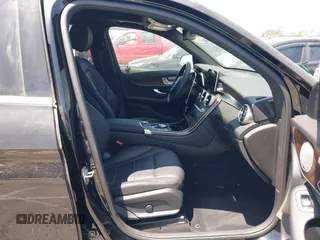 2019 Mercedes-Benz GLC 350e z VIN WDC0G5EB3KF619396, wystawiony jako IAAI lot #42353279 z przebiegiem 23 600 mil mil oraz . Historia ofert i sprzedaży dostępna na DreamBid. Obrazek 5.