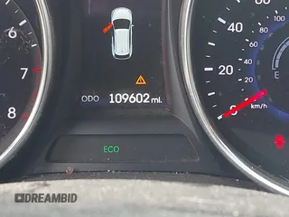 2016 Hyundai Santa Fe z VIN 5XYZU3LB0GG327660, wystawiony jako IAAI lot #42080530 z przebiegiem 109 602 mil mil oraz . Historia ofert i sprzedaży dostępna na DreamBid. Obrazek 16.