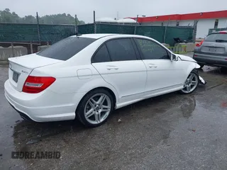 2013 Mercedes-Benz C 300 Sport с VIN WDDGF8AB7DR276047, выставлен на аукционе IAAI как лот 42511628 с пробегом 113 694 миль миль и . История ставок и продаж доступна на DreamBid. Изображение 4.