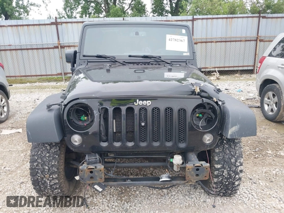 2018 Jeep Wrangler Unlimited Freedom z VIN 1C4BJWDG0JL803889, wystawiony jako IAAI lot #42782367 z przebiegiem 105 738 mil mil oraz . Historia ofert i sprzedaży dostępna na DreamBid. Obrazek 13.