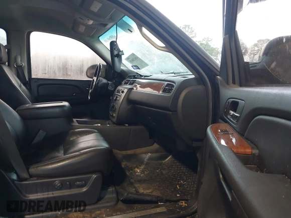 2008 GMC Yukon XL SLT 4SB with VIN 1GKFC160X8R240442, listed as a IAAI auction lot 41674935 with 315,550 mi miles and . Bid and sale history available at carsss.com. Image 5.