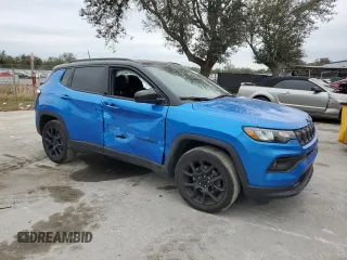 2022 Jeep Compass Altitude with VIN 3C4NJCBB8NT198162, listed as a Copart auction lot 88754355 with 50,397 mi miles and Salvage title. Bid and sale history available at DreamBid. Image 4.