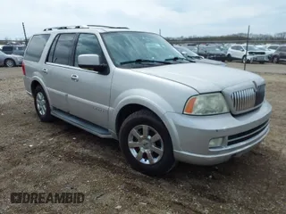 2006 Lincoln Navigator Luxury with VIN 5LMFU27526LJ25805, listed as a IAAI auction lot 41950777 with 195,858 mi miles. Bid and sale history available at carsss.com. Image 1.