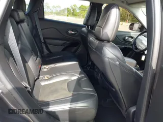 2021 Jeep Cherokee Latitude Plus z VIN 1C4PJMLB6MD117029, wystawiony jako IAAI lot #42167039 z przebiegiem 68 717 mil mil oraz . Historia ofert i sprzedaży dostępna na DreamBid. Obrazek 8.