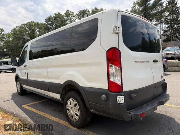 2015 Ford Transit XL z VIN 1FBZX2ZM1FKA63257, wystawiony jako Copart lot #63822515 z przebiegiem 198 249 mil mil oraz Czysty tytuł • Clean title. Historia ofert i sprzedaży dostępna na DreamBid. Obrazek 3.