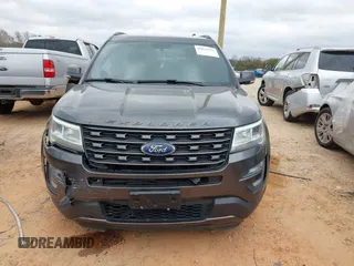 2017 Ford Explorer XLT with VIN 1FM5K7D81HGD48249, listed as a IAAI auction lot 41844312 with 122,507 mi miles and . Bid and sale history available at carsss.com. Image 12.