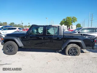 2024 Jeep Gladiator Sport S with VIN 1C6HJTAG6RL111586, listed as a IAAI auction lot 41833397 with 2,452 mi miles. Bid and sale history available at carsss.com. Image 15.