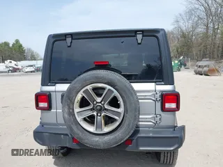 2018 Jeep Wrangler Unlimited Sahara with VIN 1C4HJXEG4JW141540, listed as a IAAI auction lot 42148402 with 43,909 mi miles and . Bid and sale history available at DreamBid. Image 16.