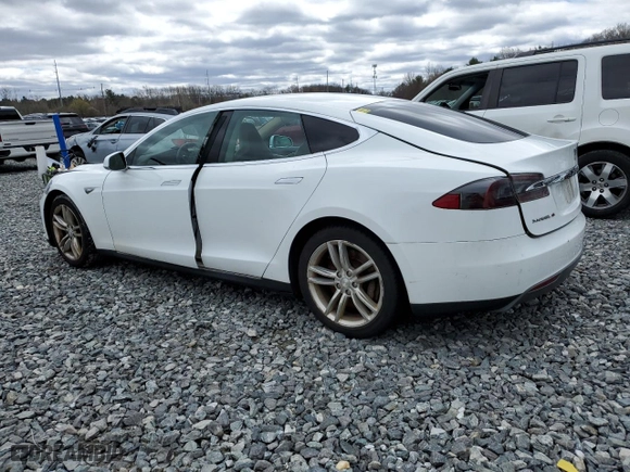 2013 Tesla Model S with VIN 5YJSA1DN6DFP11453, listed as a Copart auction lot 52782045 with 0 mi miles and Clean Title. Bid and sale history available at carsss.com. Image 2.