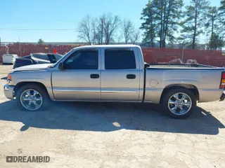 2004 GMC Sierra 1500 Crew Cab SLT with VIN 2GTEC13T241308760, listed as a IAAI auction lot 41724540 with 113,385 mi miles. Bid and sale history available at carsss.com. Image 14.
