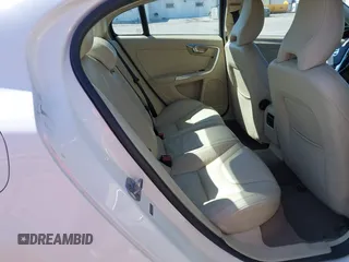 2014 Volvo S60 T5 с VIN YV1612FS1E2297930, выставлен на аукционе IAAI как лот 41906564 с пробегом 88 843 миль миль и . История ставок и продаж доступна на DreamBid. Изображение 8.