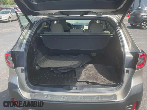 2020 Subaru Outback Premium z VIN 4S4BTACC9L3142146, wystawiony jako IAAI lot #42239948 z przebiegiem 85 697 mil mil oraz . Historia ofert i sprzedaży dostępna na DreamBid. Obrazek 1.