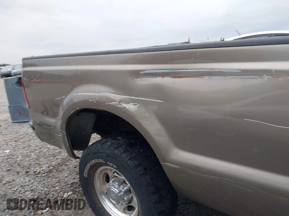 2003 Ford F-250 XL z VIN 1FTNW21L03EB30196, wystawiony jako IAAI lot #42399663 z przebiegiem 281 014 mil mil oraz . Historia ofert i sprzedaży dostępna na DreamBid. Obrazek 6.