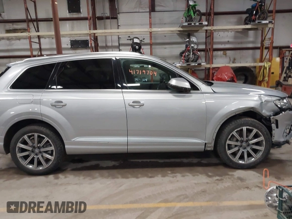 2018 Audi Q7 Premium Plus with VIN WA1LHAF76JD020886, listed as a IAAI auction lot 41719704 with 69,157 mi miles. Bid and sale history available at carsss.com. Image 13.