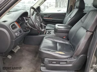 2009 Chevrolet Suburban LT w/2LT with VIN 1GNFC26069R266658, listed as a Copart auction lot 50842325 with 202,852 mi miles and Clean Title. Bid and sale history available at carsss.com. Image 7.