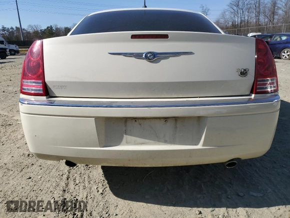 2008 Chrysler 300 C Hemi z VIN 2C3LA63H08H207403, wystawiony jako Copart lot #46221455 z przebiegiem Nie podano mil oraz Szkoda całkowita • Salvage title. Historia ofert i sprzedaży dostępna na DreamBid. Obrazek 6.