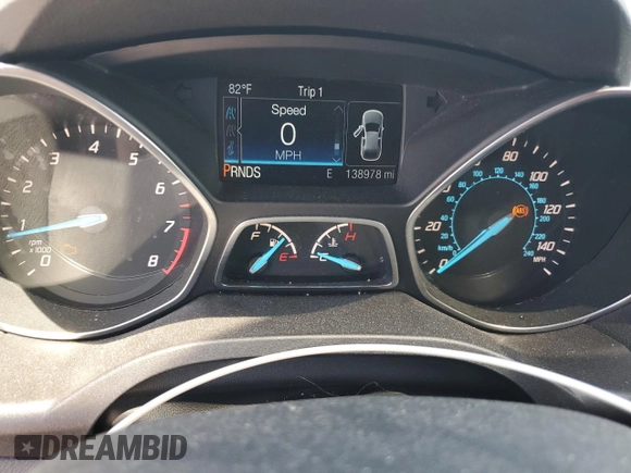 2016 Ford Escape SE z VIN 1FMCU0G77GUB95839, wystawiony jako Copart lot #56884815 z przebiegiem 138 978 mil mil oraz Czysty tytuł • Clean title. Historia ofert i sprzedaży dostępna na DreamBid. Obrazek 9.