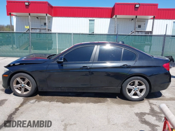 2013 BMW 3 Series 328i z VIN WBA3C1C56DF438426, wystawiony jako IAAI lot #42052101 z przebiegiem 180 524 mil mil oraz . Historia ofert i sprzedaży dostępna na DreamBid. Obrazek 14.