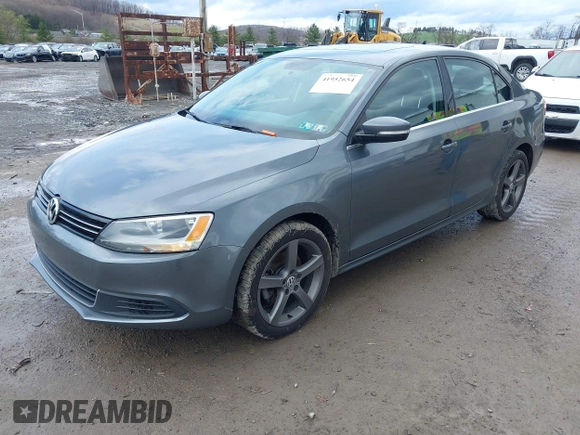 2013 Volkswagen Jetta SE with VIN 3VWBP7AJ2DM395982, listed as a IAAI auction lot 41952654 with 130,906 mi miles and . Bid and sale history available at DreamBid. Image 2.