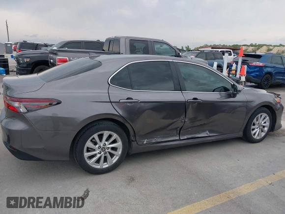 2023 Toyota Camry LE z VIN 4T1R11AK1PU169839, wystawiony jako IAAI lot #42140135 z przebiegiem 10 808 mil mil oraz . Historia ofert i sprzedaży dostępna na DreamBid. Obrazek 6.