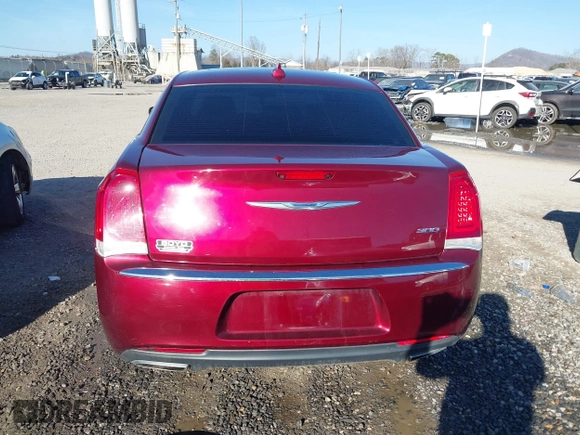 2016 Chrysler 300 Anniversary Edition z VIN 2C3CCAAG7GH248441, wystawiony jako IAAI lot #41450063 z przebiegiem 139 732 mil mil oraz . Historia ofert i sprzedaży dostępna na DreamBid. Obrazek 16.
