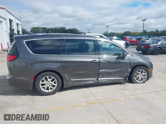 2020 Chrysler Pacifica Touring L z VIN 2C4RC1BG7LR284994, wystawiony jako IAAI lot #41661416 z przebiegiem 101 257 mil mil oraz . Historia ofert i sprzedaży dostępna na DreamBid. Obrazek 13.