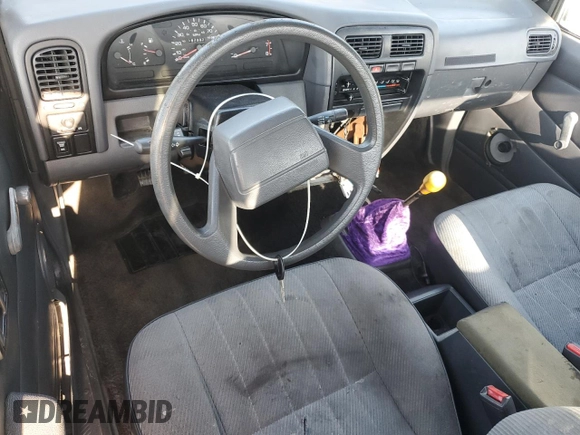 1995 Nissan Frontier XE z VIN 1N6HD16S2SC336866, wystawiony jako Copart lot #56041925 z przebiegiem 187 337 mil mil oraz Szkoda całkowita • Salvage title. Historia ofert i sprzedaży dostępna na DreamBid. Obrazek 8.