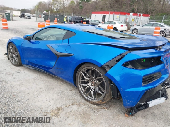 2024 Chevrolet Corvette 1LZ with VIN 1G1YD2D33R5610197, listed as a IAAI auction lot 41972596 with 5,136 mi miles and . Bid and sale history available at DreamBid. Image 3.