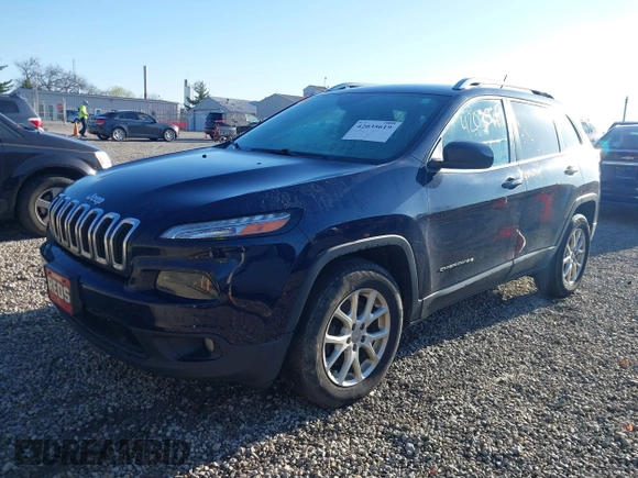 2015 Jeep Cherokee Latitude with VIN 1C4PJMCB1FW709560, listed as a IAAI auction lot 42035619 with 162,354 mi miles. Bid and sale history available at carsss.com. Image 2.