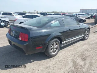 2005 Ford Mustang Deluxe with VIN 1ZVFT80N855171050, listed as a IAAI auction lot 41846189 with 186,770 mi miles. Bid and sale history available at carsss.com. Image 4.