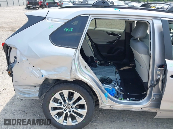 2024 Toyota RAV4 XLE Premium z VIN 2T3A1RFV6RC462114, wystawiony jako IAAI lot #42438905 z przebiegiem 3 620 mil mil oraz . Historia ofert i sprzedaży dostępna na DreamBid. Obrazek 6.