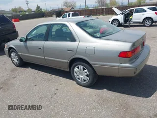 2000 Toyota Camry CE z VIN 4T1BG22K6YU682705, wystawiony jako IAAI lot #42080842 z przebiegiem 376 532 mil mil oraz . Historia ofert i sprzedaży dostępna na DreamBid. Obrazek 3.