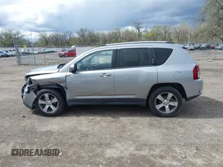 2016 Jeep Compass Latitude z VIN 1C4NJCEA3GD748900, wystawiony jako IAAI lot #42150337 z przebiegiem 72 190 mil mil oraz . Historia ofert i sprzedaży dostępna na DreamBid. Obrazek 14.